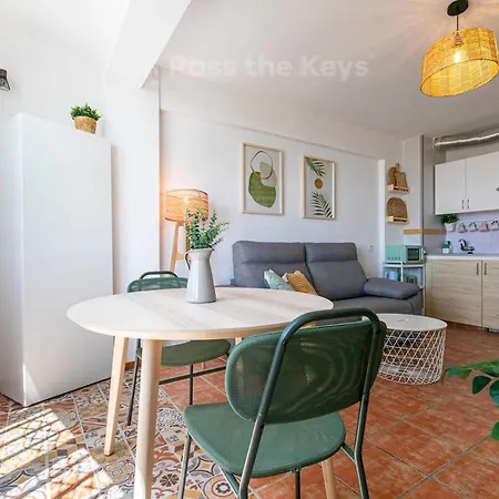 Cozy In Heart Of Nueva Andalucia - Pass The Keys Apartment *
